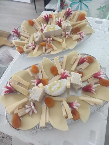Plateaux de fromages dressés